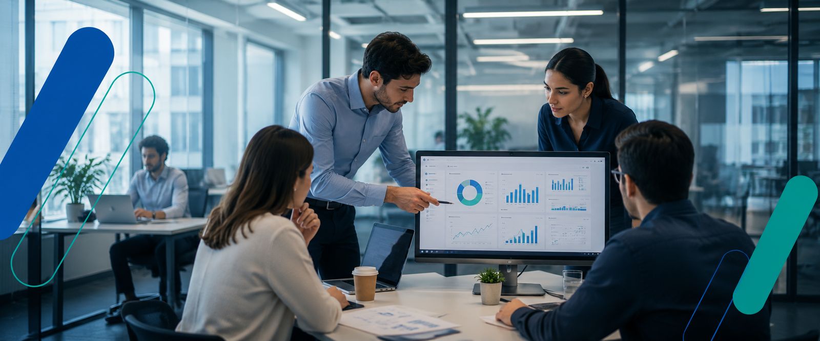 Equipo revisando un tablero de indicadores en una reunión